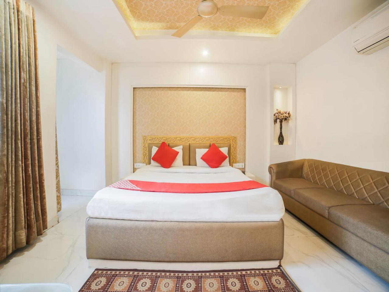 Oyo 10277 Hotel Delux Golden Ajmer Buitenkant foto
