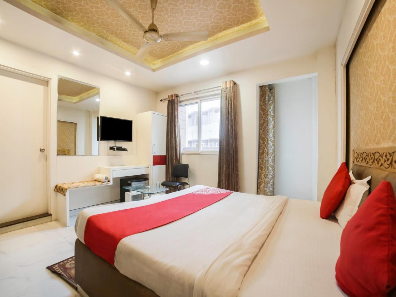 Oyo 10277 Hotel Delux Golden Ajmer Buitenkant foto