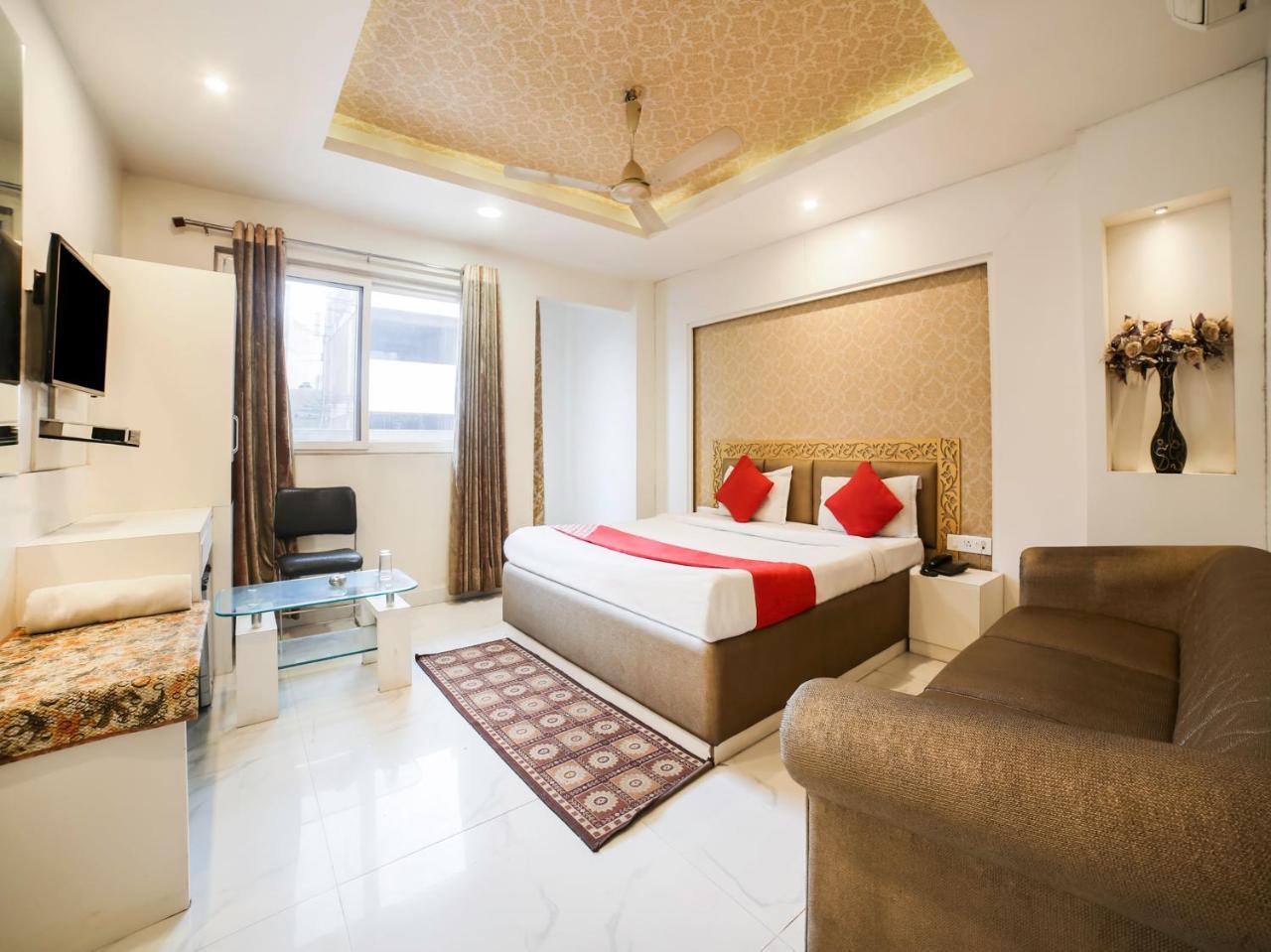 Oyo 10277 Hotel Delux Golden Ajmer Buitenkant foto